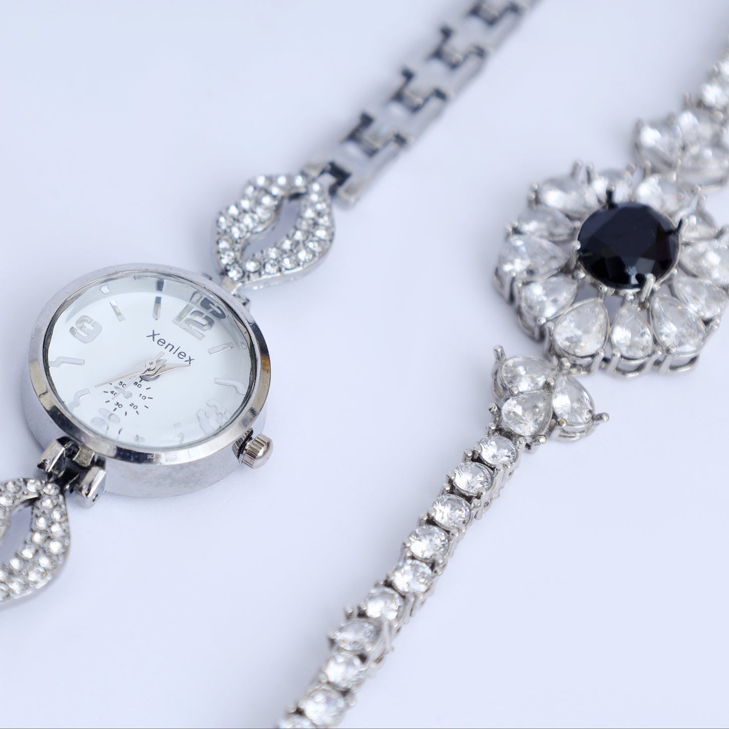 Flower Shape Adjustable Zircon Bracelet in Black Color