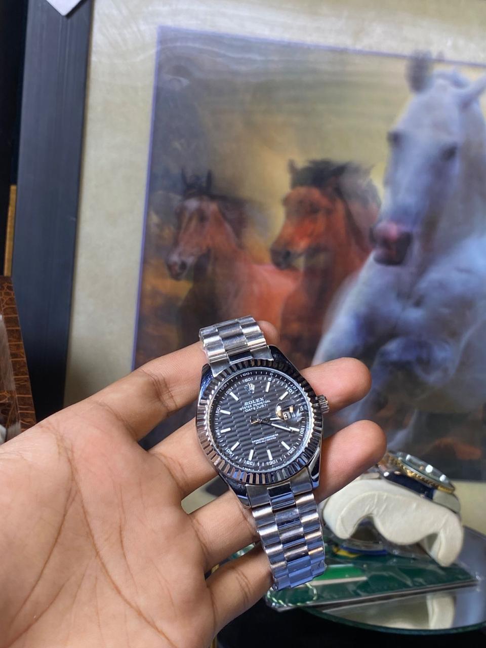 Classic Smooth Dial Edition Refined Minimalist Timepiece