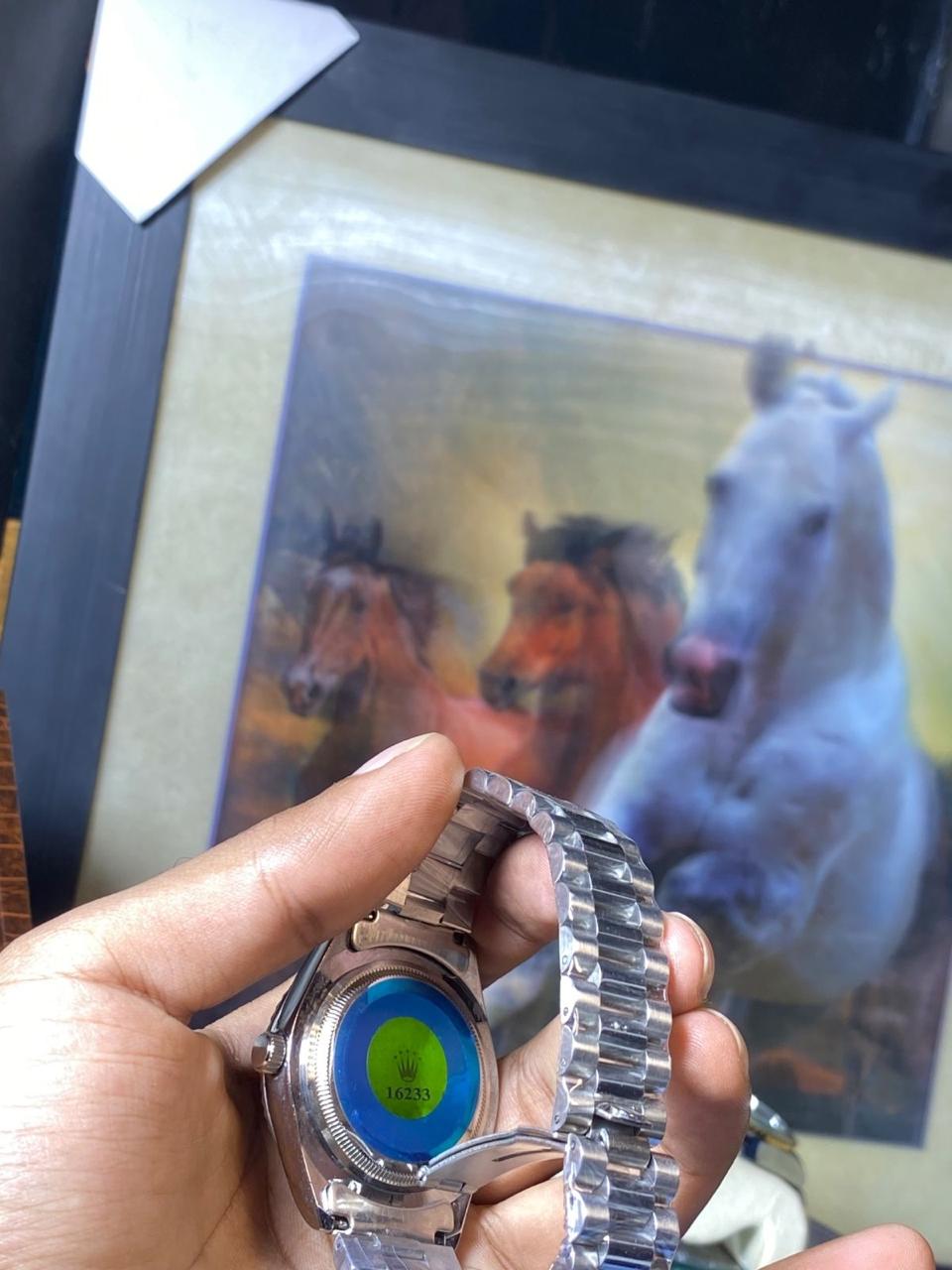 Classic Smooth Dial Edition Refined Minimalist Timepiece