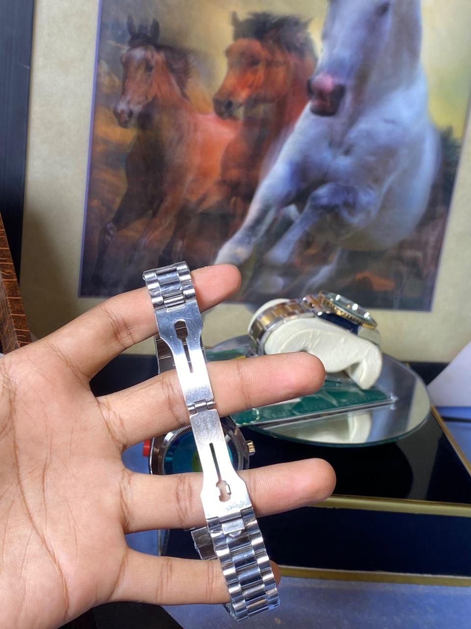 Classic Smooth Dial Edition Refined Minimalist Timepiece