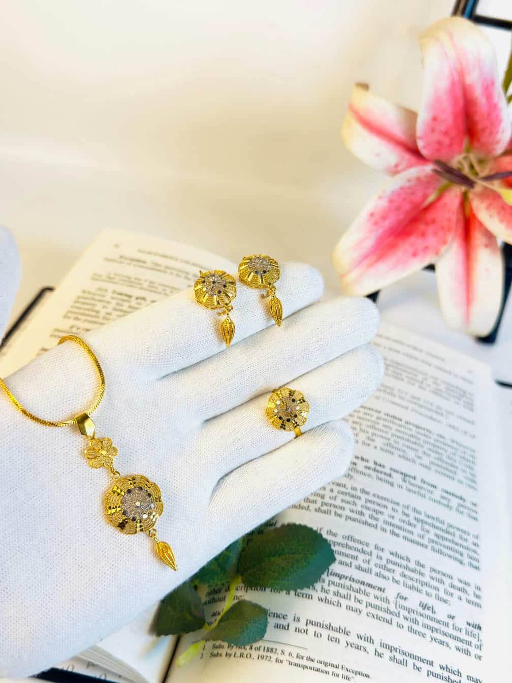 Gold Plated Round Floral Necklace Set