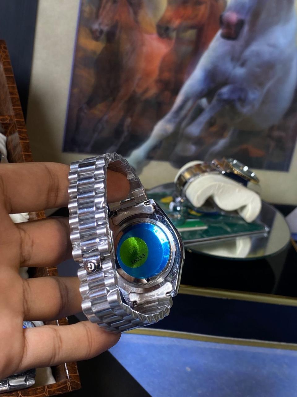 Classic Smooth Dial Edition Refined Minimalist Timepiece